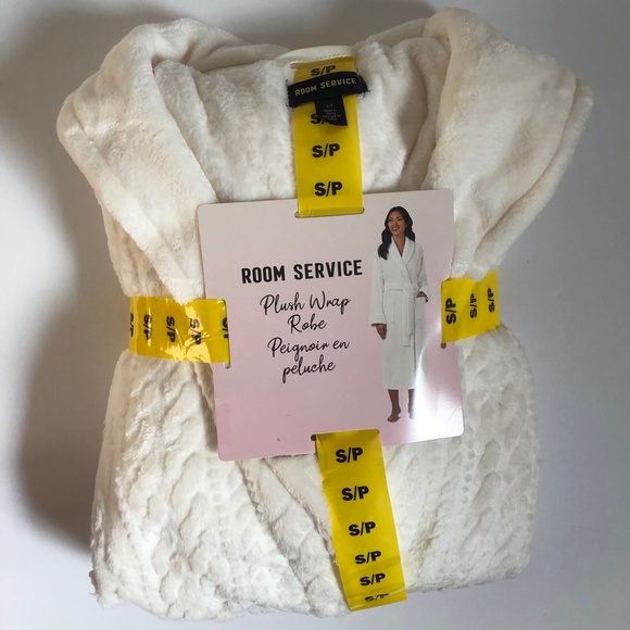 Room Service Cable texture plush women's robe - Picture 2 of 3